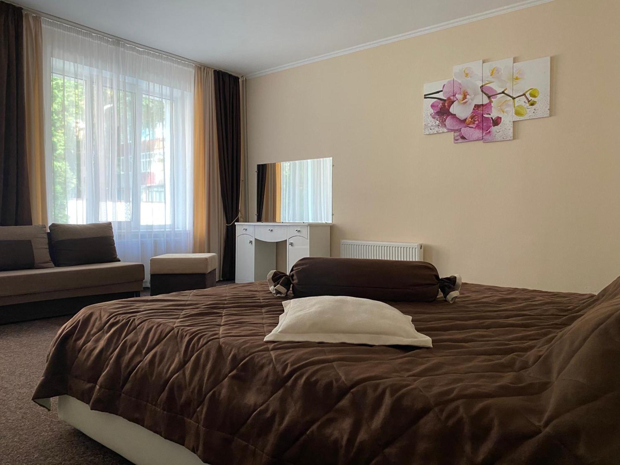 Орхідея Hotel Romny Luaran gambar