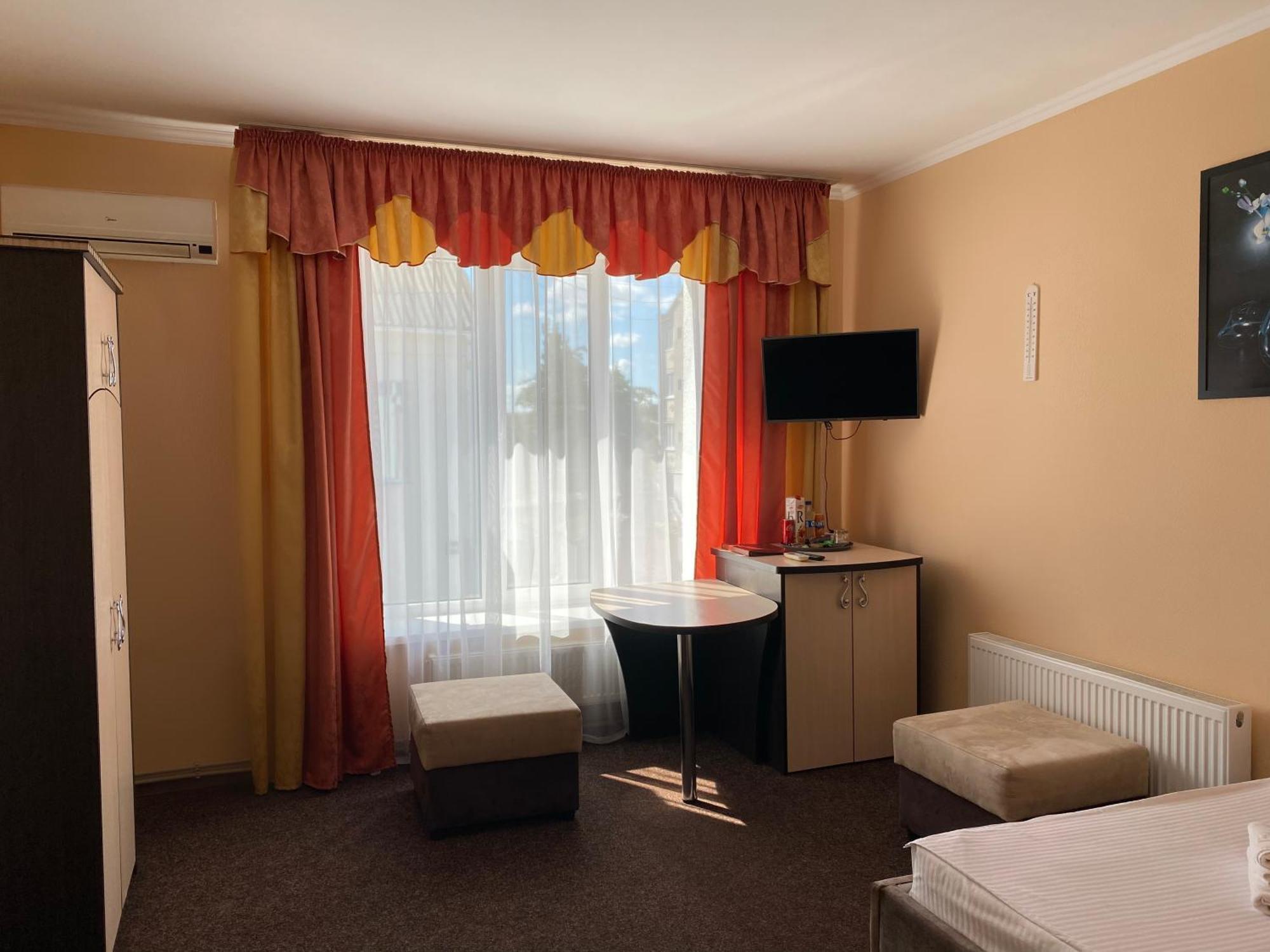 Орхідея Hotel Romny Luaran gambar